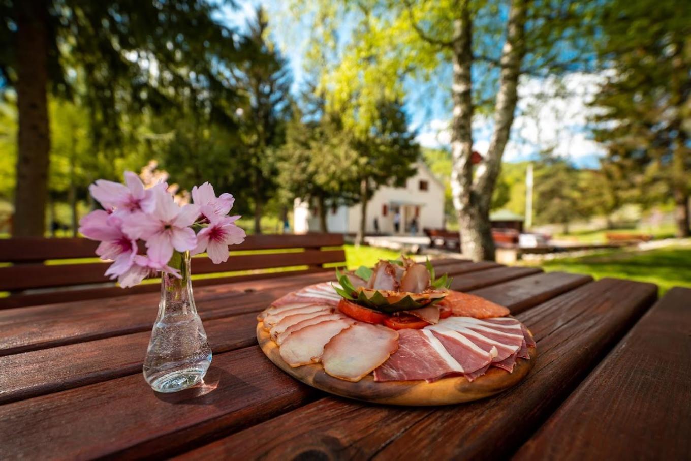 Hostel Mojan Andrijevica Kültér fotó
